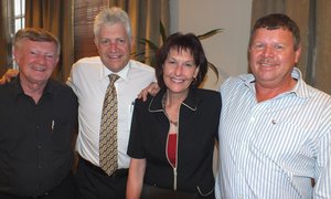 Minister Alan Winde ondersteun Gansbaai entoesiasties